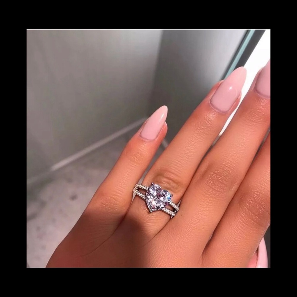 Beautiful Heart shaped ring 💍💕💎